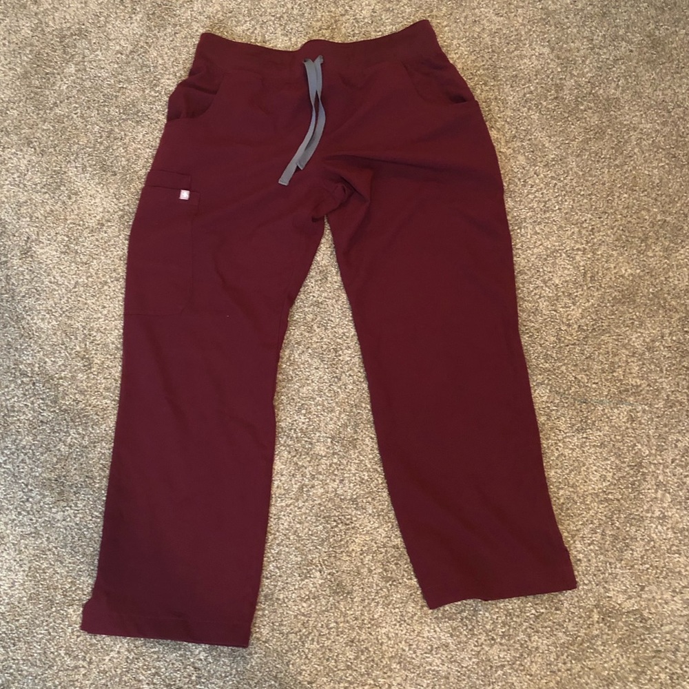Figs maroon kade women’s pants petite